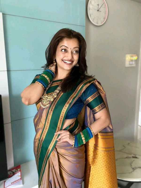 Narayan Border  Soft Silk Sarees Premium Two Tone Fabric Saree ✨