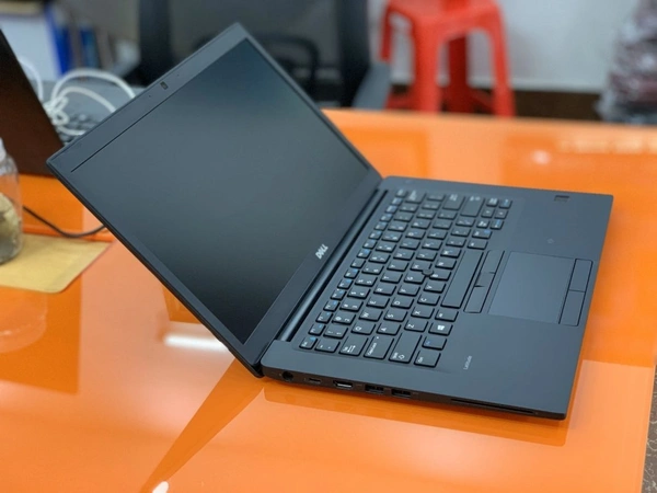 CORE I5- 8TH GEN- (Refurbished) Dell Latitude Laptop E7490 Intel Core i5 - 8350u Processor 8th Gen, 8 GB Ram & 256 GB SSD, 14.1 Inches (Ultra Slim & Feather Light 1.37KG) Notebook Computer Visit the Amazon Renewed Store