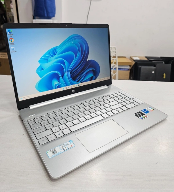 CORE I3- 11TH GEN- ( Refurbished ) 11th Gen  Core I3/ Ram 8GB/ 256 GB SSD/ 15.6" FHD LED/ Wifi/ Webcam/ Win 10 Pro/ Adapter