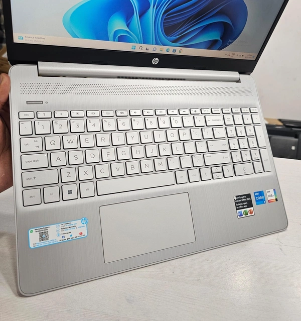 CORE I3- 11TH GEN- ( Refurbished ) 11th Gen  Core I3/ Ram 8GB/ 256 GB SSD/ 15.6" FHD LED/ Wifi/ Webcam/ Win 10 Pro/ Adapter