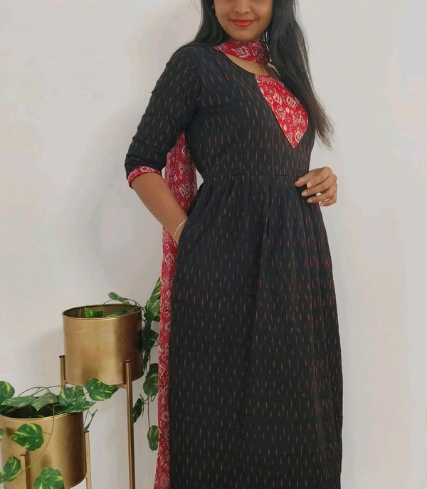 Ikkat Kurti With Shawl - Black, M