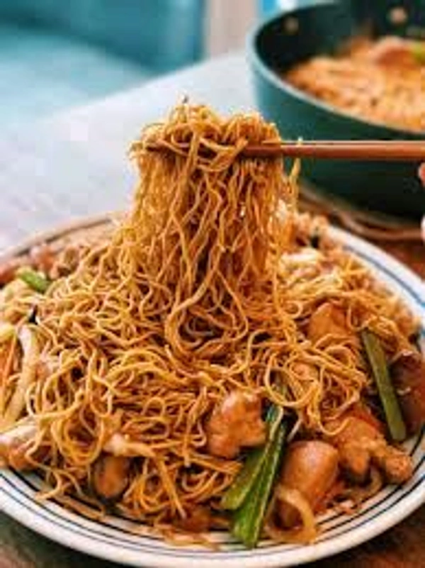 BR MOMO Chicken Chowmin ( Half Plate )
