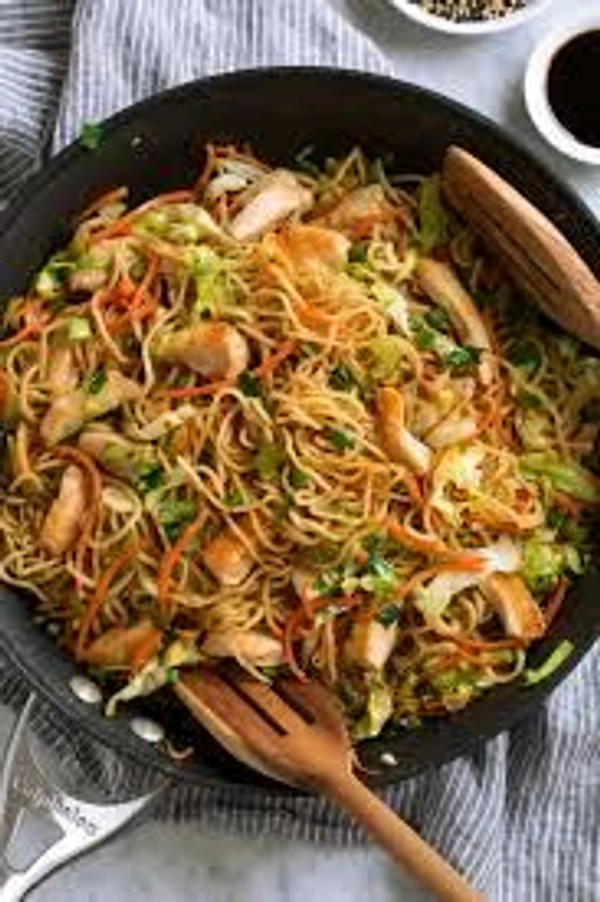 BR MOMO Chicken Egg Chowmien ( Half Plate )