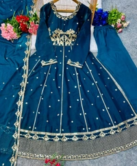 LUNCHING NEW ĐĚSIGNER PARTY WEAR LOOK GOWN WITH PANT AND EMBRODARY WORK* - M