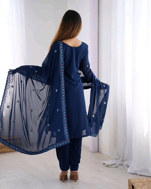 *Lunching New own Real Modeling product*🧜‍♀️
🧜🏻‍♂️ *Top*
*Fabric* : Faux Georgette 
*Inner* : Micro
*Work*. : Thred & Sequnce work With - M
