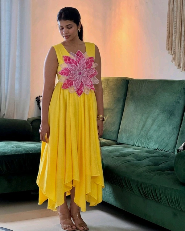 *👗Frock👗*
*Fabric:-* Parampara Silk
*Work:-* Fancy Flowers Cutting Pasting Work - Xl To Xxl Margin