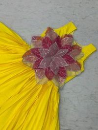 *👗Frock👗*
*Fabric:-* Parampara Silk
*Work:-* Fancy Flowers Cutting Pasting Work - Xl To Xxl Margin