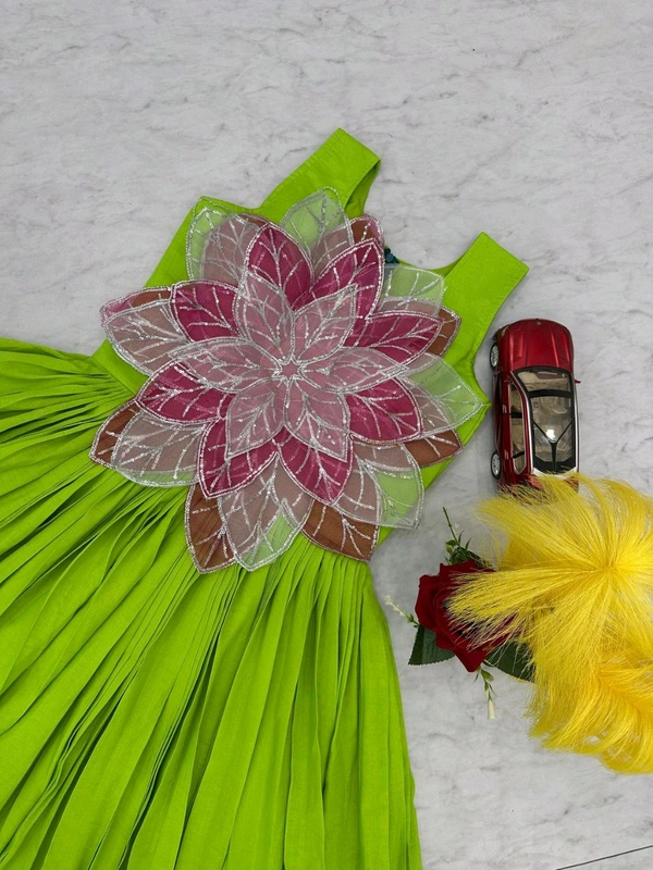 *👗Frock👗*
*Fabric:-* Parampara Silk
*Work:-* Fancy Flowers Cutting Pasting Work - Xl To Xxl