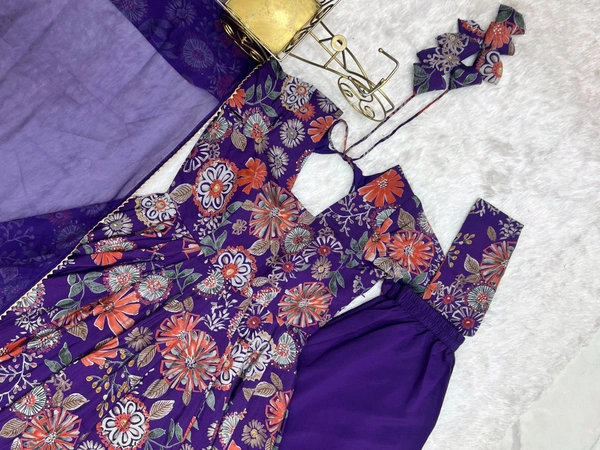 This colourfull & fresh look outfit is perfect for upcoming festivities and weddings which provides you more comfort and style* - M