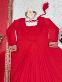*Fabric* : Foux Gorgette 
*Inner* : Micro
*Work*. : thread  with sequence  - Xxxl 46