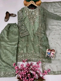 ❤️💐*ENHANCE THE BEAUTY OF YOUR WARDROBE WITH THIS NEWLY LAUNCHED KURTI-PLAZZO SET*💐❤️ - L