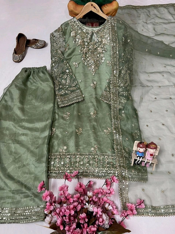 ❤️💐*ENHANCE THE BEAUTY OF YOUR WARDROBE WITH THIS NEWLY LAUNCHED KURTI-PLAZZO SET*💐❤️ - L