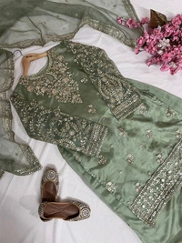 ❤️💐*ENHANCE THE BEAUTY OF YOUR WARDROBE WITH THIS NEWLY LAUNCHED KURTI-PLAZZO SET*💐❤️ - L