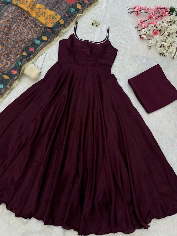 You gonna love elegance with Modern touch 🌸
*Anarkali* - Pure Chinon Anarkali suit of huge flair - 36