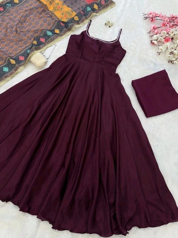 You gonna love elegance with Modern touch 🌸
*Anarkali* - Pure Chinon Anarkali suit of huge flair - 36
