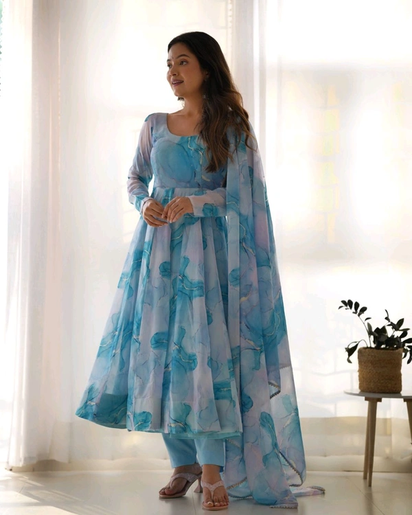 *This Colourfull Lightweight & Fresh Look Outfit Is Perfect For Upcoming Festivities And - L 40
