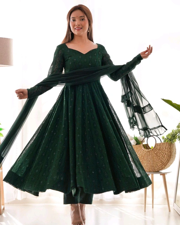 Georgette fabric Anarkali suit set for the upcoming festivities and wedding season *
*FULLY FLAIR KALI PATTERN AND CANVAS PATTA WITH DUPPTA SET,PENT READY TO - S-36