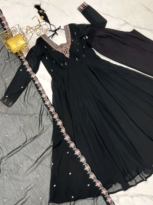 *Presenting New High End Level Up Quality This Lightweight & Colourfull Outfit Is Perfect For - M 38