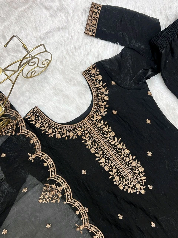 *This Colourfull & Fresh Look Outfit Is Perfect For Upcoming Festivities And Weddings Which Provides You More Comfort And Style* - Xs 34