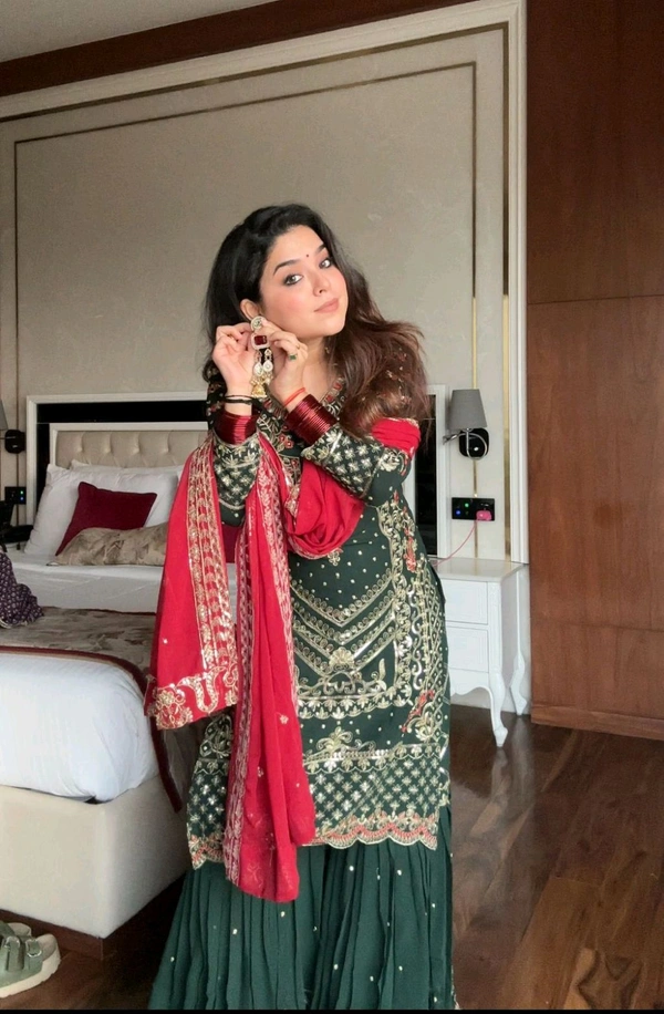 💕Elegance never goes out of style 💕💫
*REAL MODLING OF SARARA PAIR FROM LOOMEERA❤️*  - Xxl