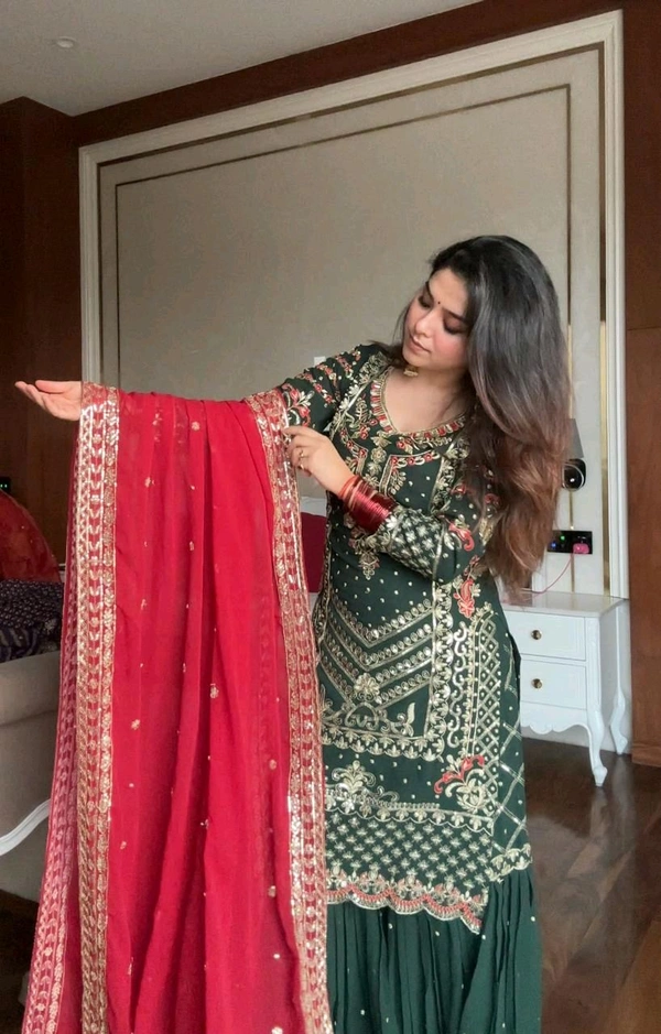 💕Elegance never goes out of style 💕💫
*REAL MODLING OF SARARA PAIR FROM LOOMEERA❤️*  - Xxl