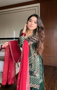 💕Elegance never goes out of style 💕💫
*REAL MODLING OF SARARA PAIR FROM LOOMEERA❤️*  - Xxl