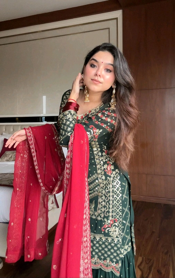 💕Elegance never goes out of style 💕💫
*REAL MODLING OF SARARA PAIR FROM LOOMEERA❤️*  - Xxl