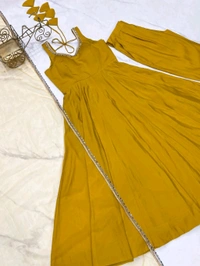 *This colourfull & fresh Haldi Mehendi Special  - Xs