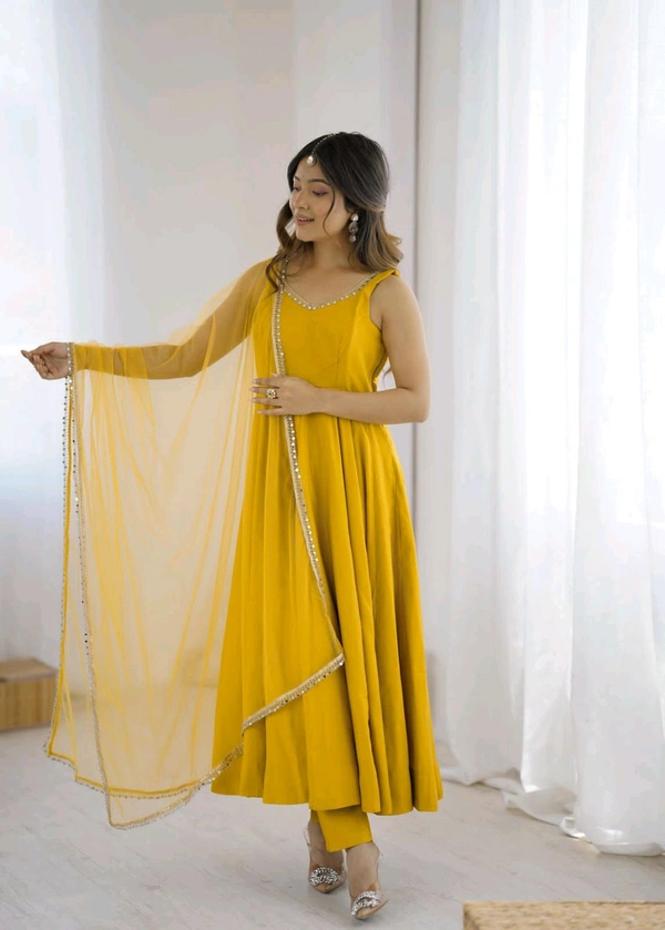 *This colourfull & fresh Haldi Mehendi Special  - L