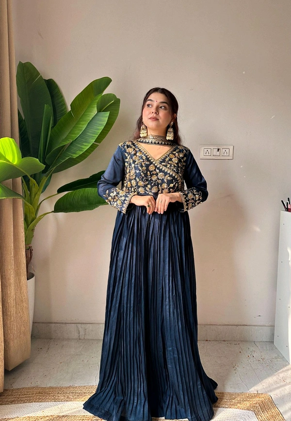 🌸 “When elegance blooms like a flower, beauty becomes timeless.” 🌸  - Xxl-44