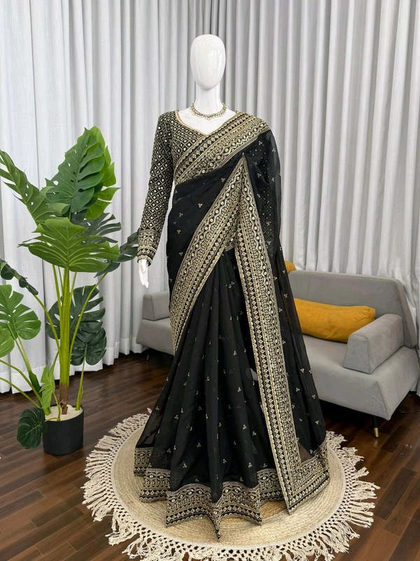 ✨ Designer Saree – Elegance Redefined 