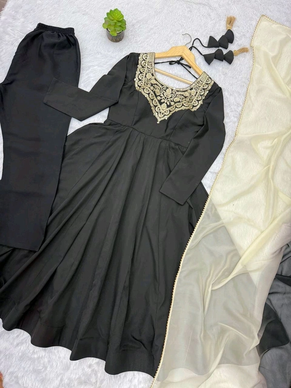 "*This Colourfull Lightweight & Fresh Look Outfit Is Perfect For Upcoming Festivities And - S-36