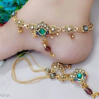 Allure Bejeweled Women Anklets & Toe RingsBase Metal: AlloyPlating: Variable (Product Dependent)Sizing: Non-AdjustableType: Chain AnkletMultipack: 1Sizes: Free SizeDispatch: 1 Day - see above