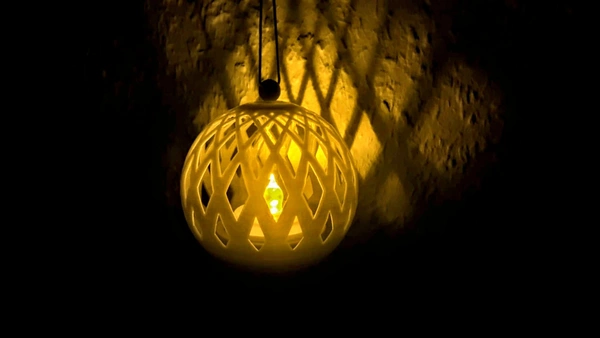 Crisscross Ball Tealight - White