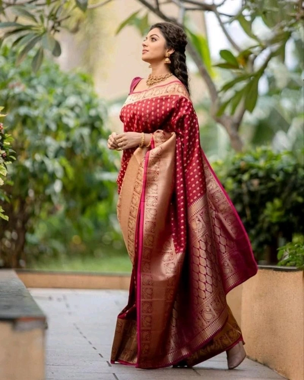  Banarasi Lichi Silk Saree | बनारसी मुलायम लीची सिल्क साड़ी   - Guardsman Red, Free