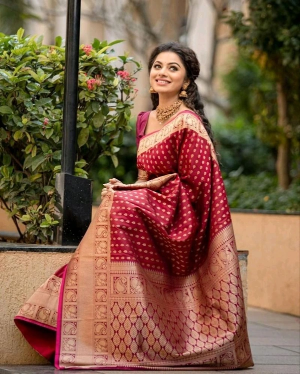  Banarasi Lichi Silk Saree | बनारसी मुलायम लीची सिल्क साड़ी   - Guardsman Red, Free