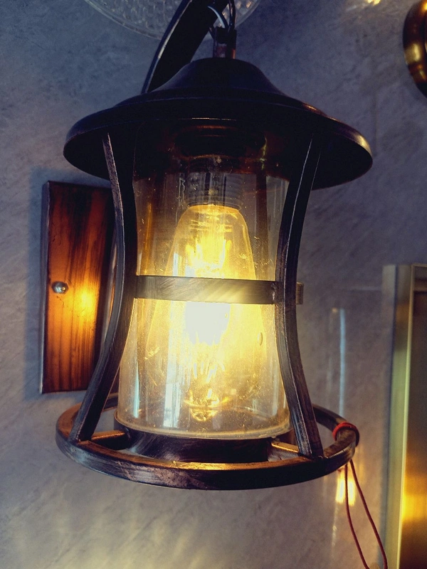 Aluminium LED Wall Light With Bulb - Brown