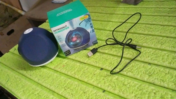 AVM Compact Ball-Shaped Humidifier: Silent 110 ML Mini Humidifier for Home, Office, and Car