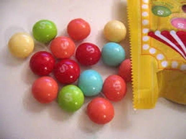 Color Fruits BALL CANDY - 100 Pieces