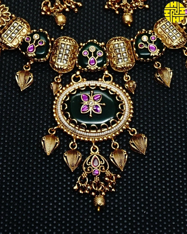 SM Graceful Heritage Necklace Set - shn-85 - Multi, Antique Gold Polish