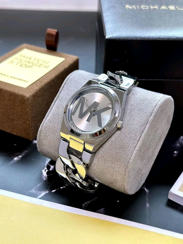 ✅ *Perfectly made for outgoing and active ladies, this Michael Kors modern and stylish watch would be a great accessory for you.* ✅