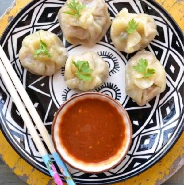 CHICKEN MOMOS