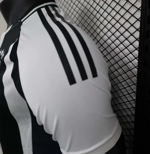 Juventus Home Player Version Jersey 2024/25 - L