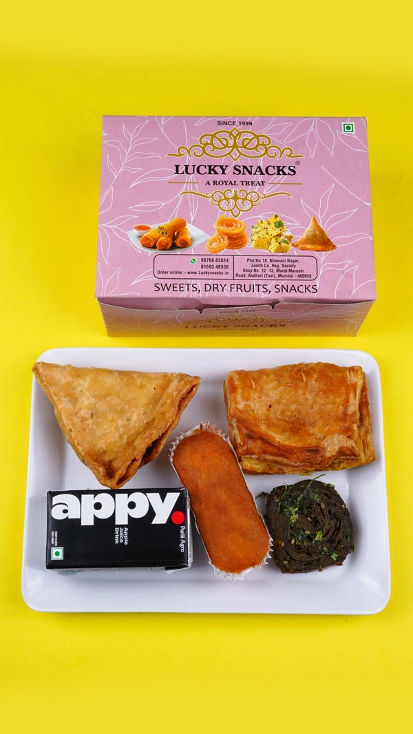 SNACKS BOX WITH CAKE
