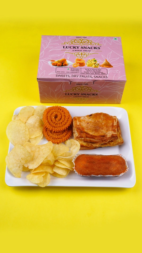 SNACKS BOX WITH MOONG DAL CHAKALI