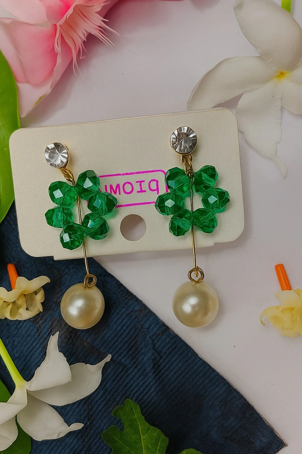 Groove Gallery  Elegant Green Crystal & Pearl Drop EarringsElegant Green Crystal & Pearl Drop Earrings - Free