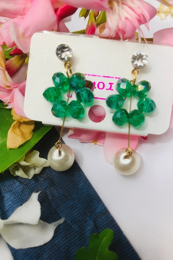 Groove Gallery  Elegant Green Crystal & Pearl Drop EarringsElegant Green Crystal & Pearl Drop Earrings - Free