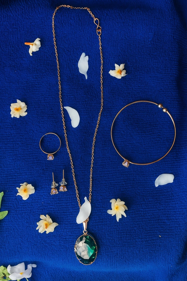 Groove Gallery  Emerald Elegance Jewelry Set