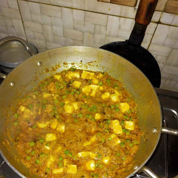 Paneer Matar  - golden orange , 100gm
