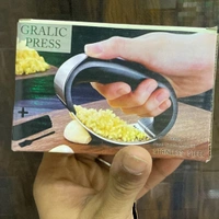 STAINLESS STEEL GARLIC PRESSER 
